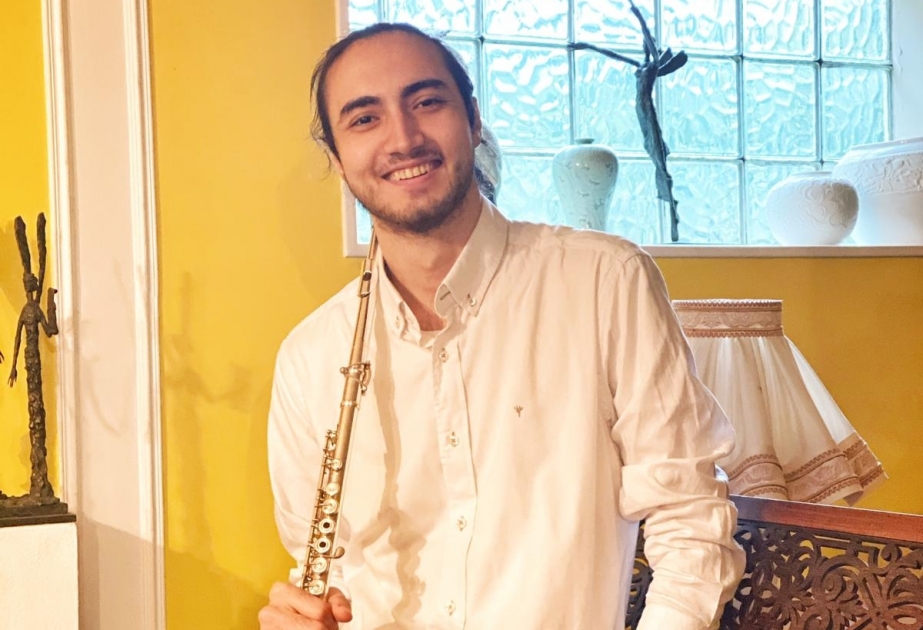 Azərbaycanlı fleytaçı musiqi bayramı münasibətilə onlayn konsert verib VİDEO