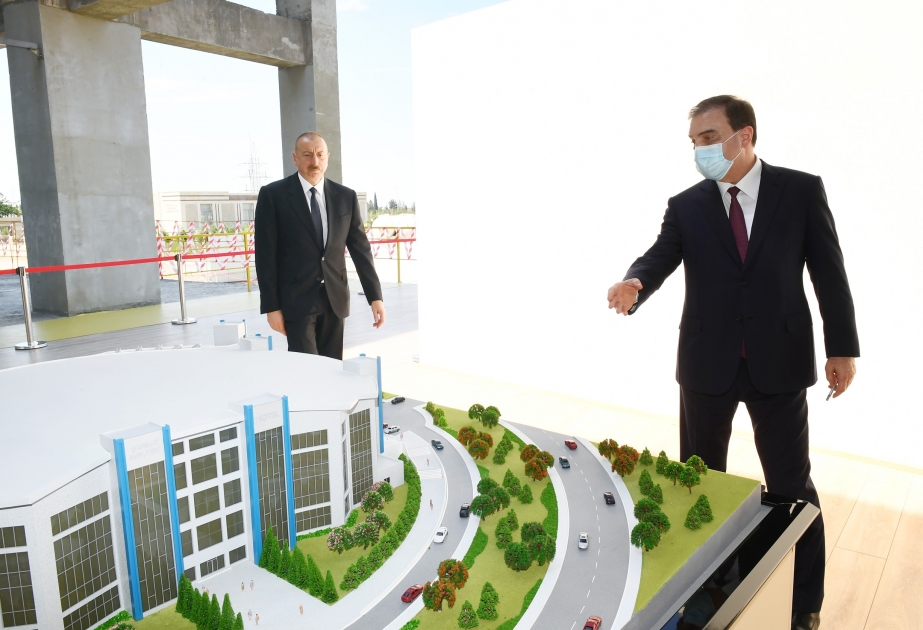 Familiarización con la construcción del Complejo Deportivo Gandjá
