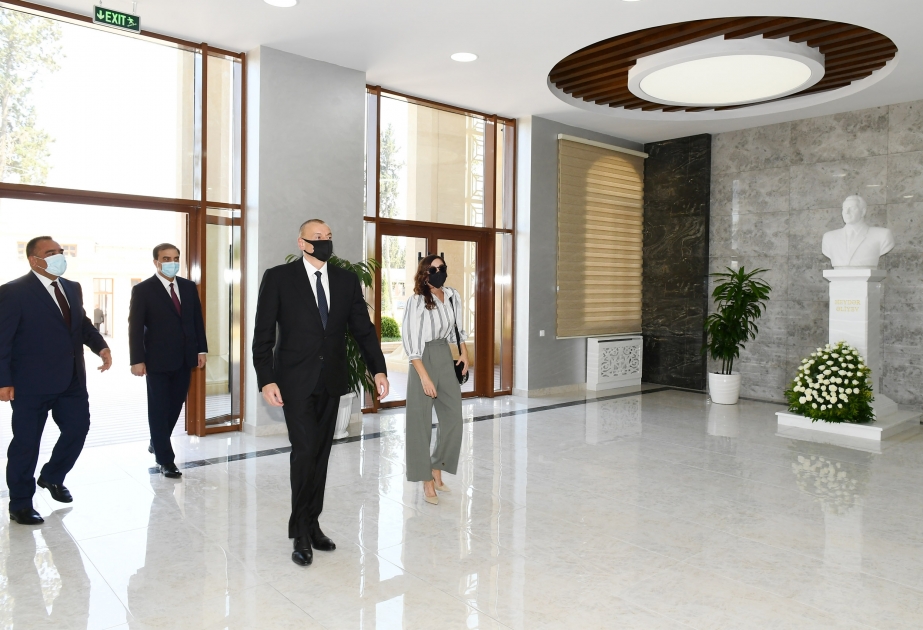 Präsident Ilham Aliyev weiht in der Stadt Ganja neues Lehrgebäude für Agraruniversität ein VIDEO