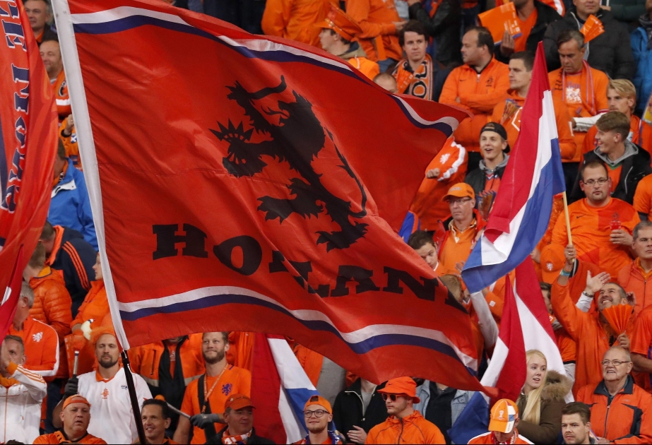 Niederlande erlauben Fußball mit Fans