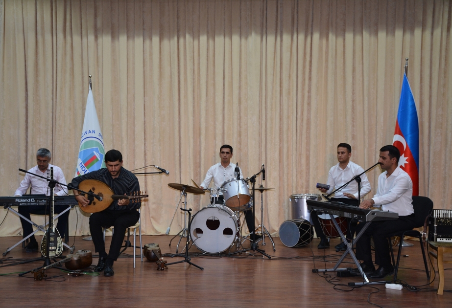 Naxçıvan Dövlət Universitetinin konservatoriyasında Silahlı Qüvvələr Gününə həsr olunmuş onlayn solo konsert olub