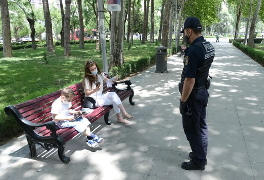 Polis paytaxtda hərəkət iştirakçıları arasında profilaktik tədbirləri davam etdirir