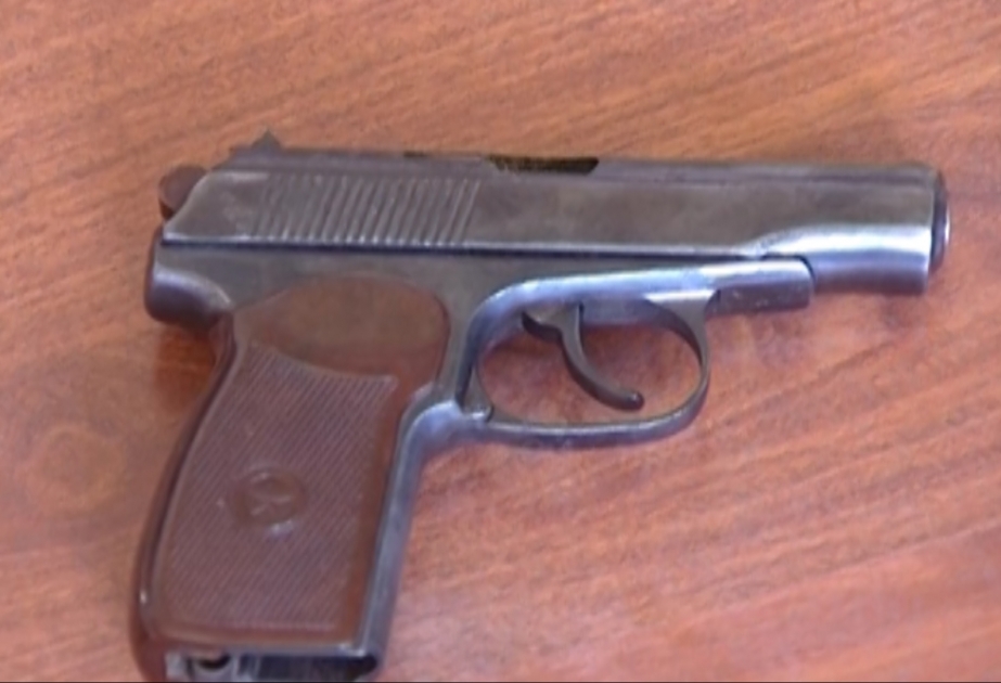 Bakıda üzərində qanunsuz olaraq “Makarov” markalı tapança gəzdirən şəxs saxlanılıb VİDEO