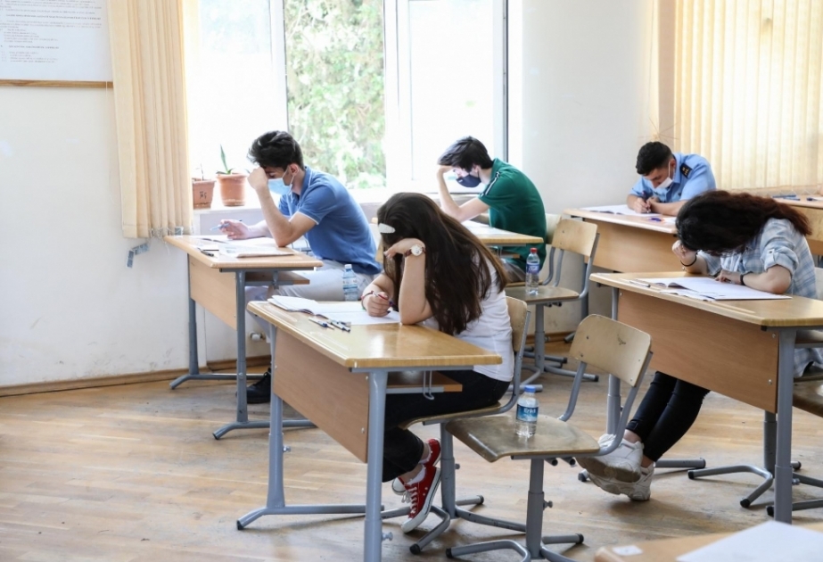 Sabah 13 mindən çox şagird buraxılış imtahanı verəcək