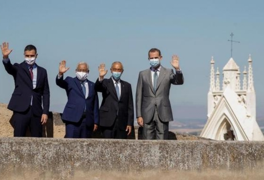 El rey, Sánchez y sus homólogos lusos simbolizan la reapertura de fronteras