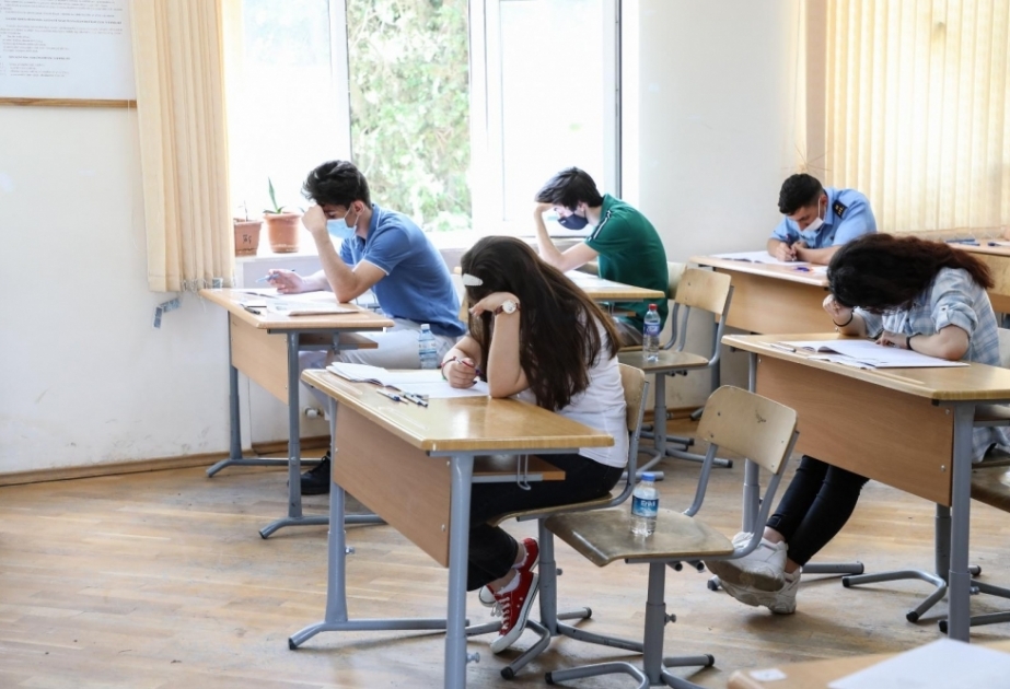 Bu gün 15 mindən çox şagird buraxılış imtahanı verəcək