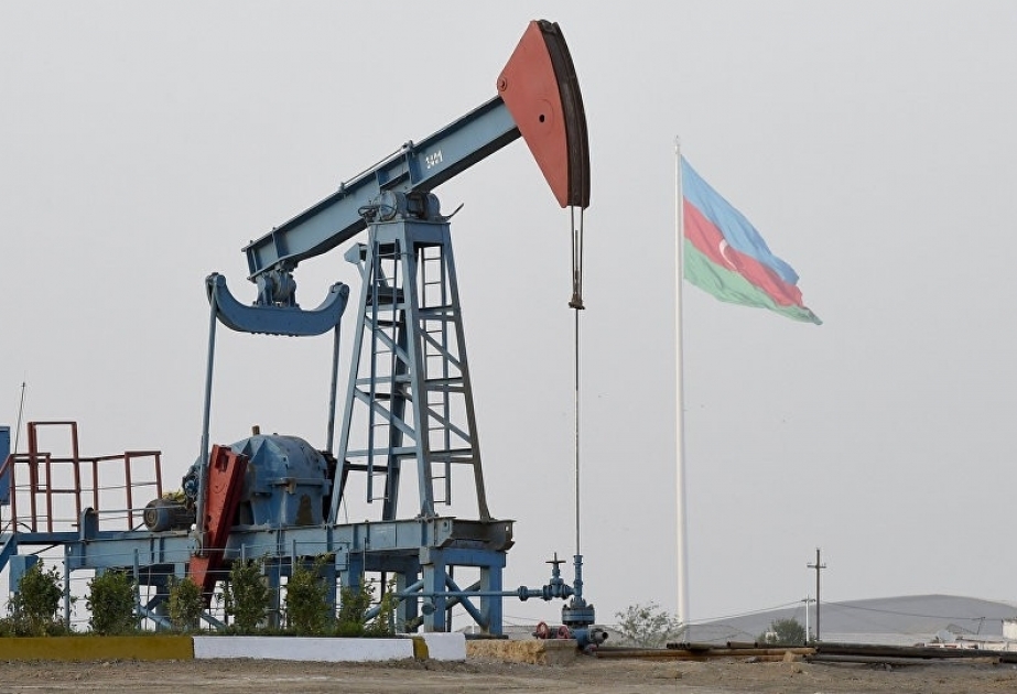 Цена барреля нефти марки «Азери Лайт» продается за 44 доллара