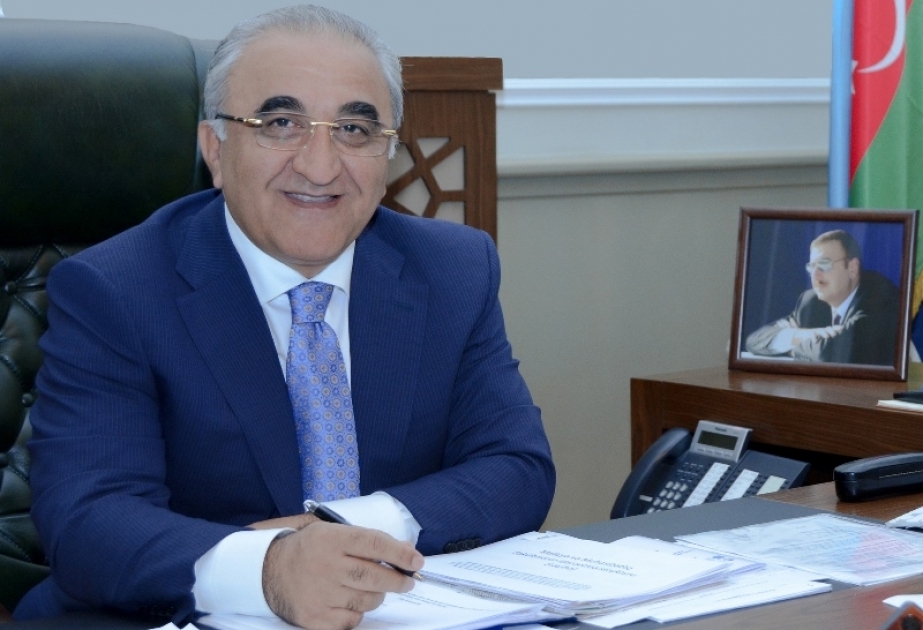 UNEC-in rektoru universitetin məzunlarına müraciət ünvanlayıb