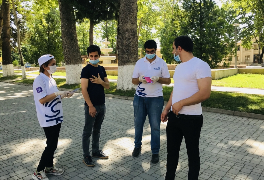 Gənc könüllülər “E-Təbib” proqram təminatı haqqında maarifləndirici aksiya keçiriblər