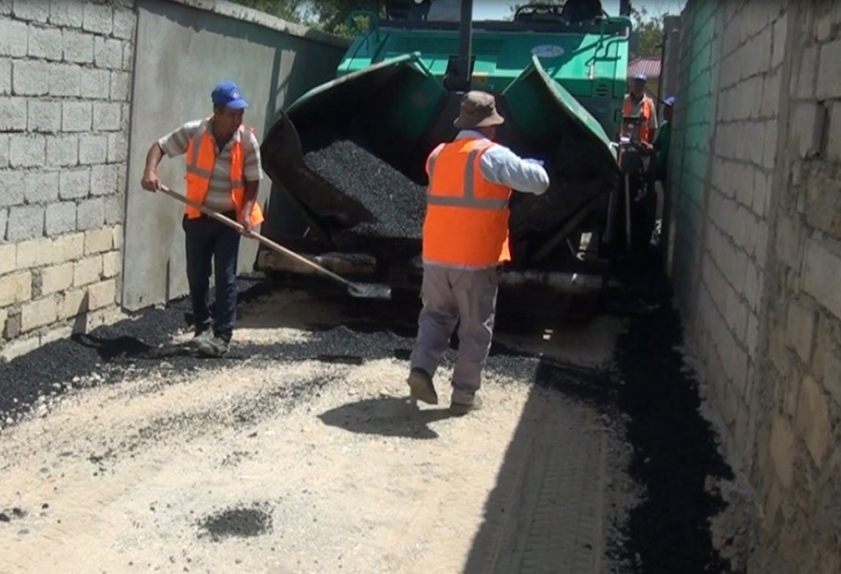 Naxçıvan şəhərinin Xətai məhəlləsində yollar abadlaşdırılır