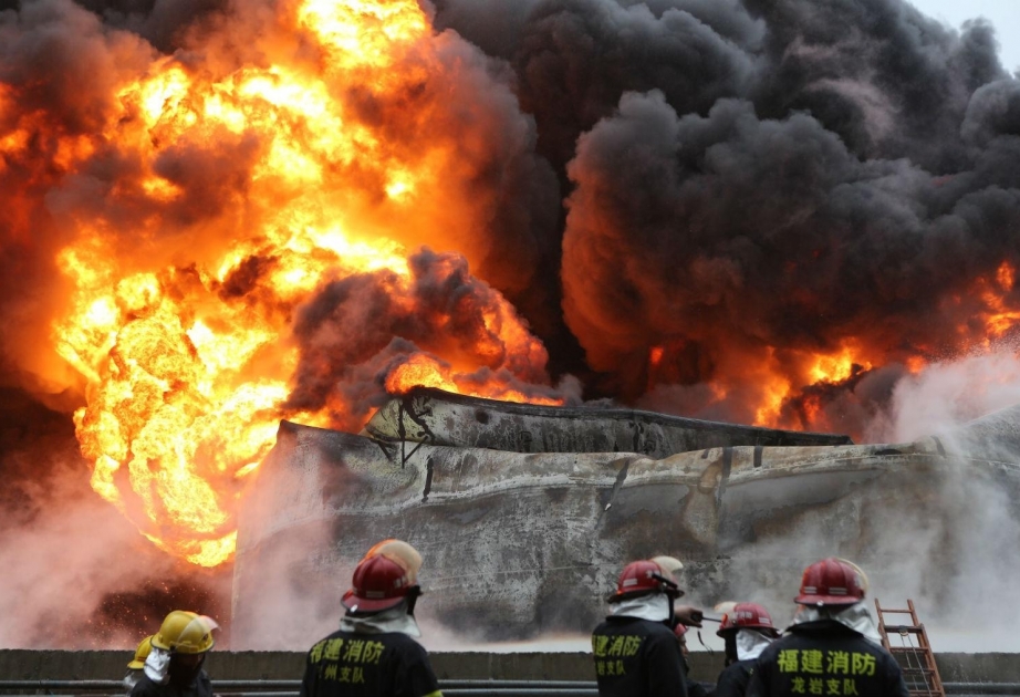 Çində neft emalı zavodunda güclü yanğın baş verib