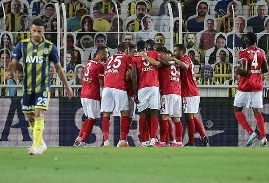 “Sivasspor” səfərdə “Fənərbağça”nı 2:1 hesabı ilə məğlub edib