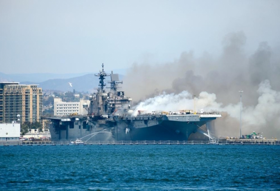 21 человек получил ранения в результате пожара на борту американского вертолетоносца USS Bonhomme Richard