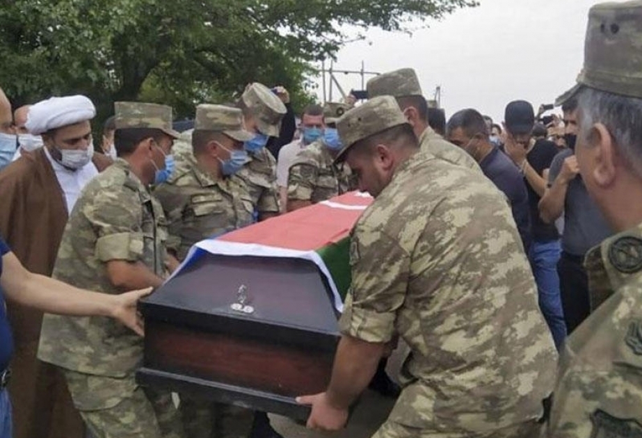 Nuestro soldado está enterrado en el pueblo de Agdam, donde se convirtió en mártir
