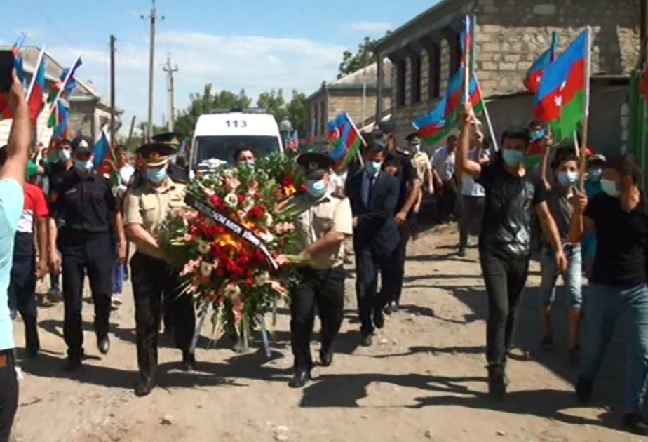 El Mártir Comandante Namig Ahmedov fue enterrado en Gazaj
