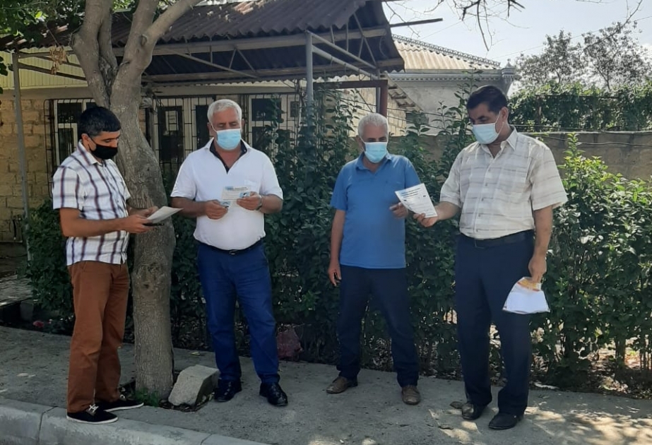 Mingəçevir Dövlət Universitetinin əməkdaşları koronavirus ilə mübarizəyə dair maarifləndirmə tədbirlərində iştirak edirlər