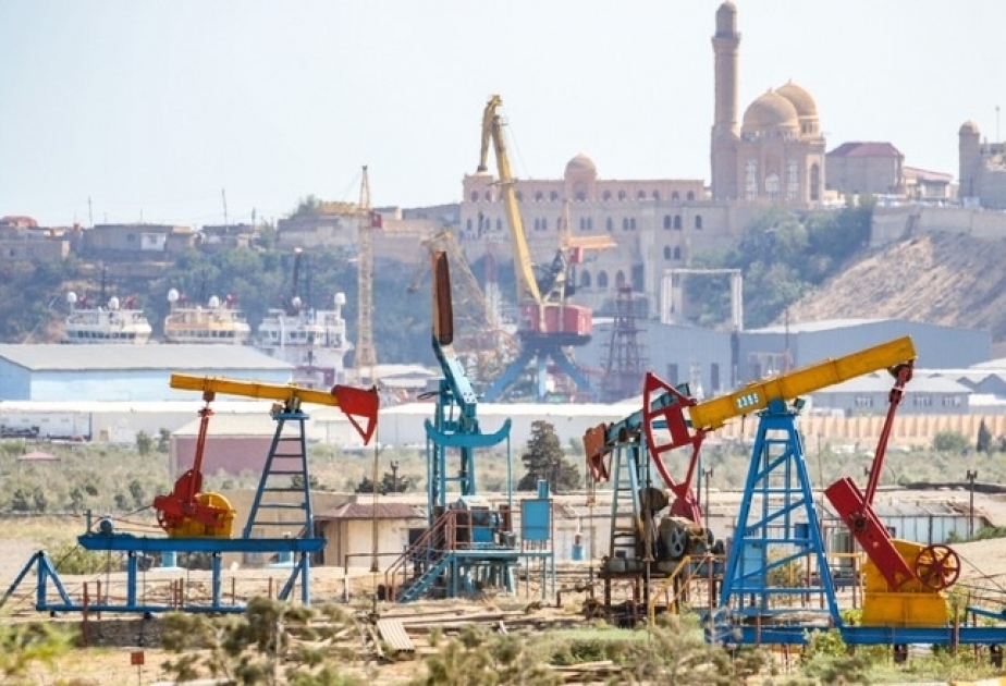 Баррель азербайджанской нефти «Азери Лайт» продается за 45,06 доллара