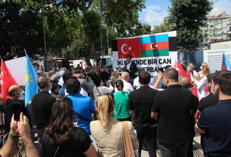 İstanbulda Azərbaycana dəstək aksiyası keçirilib