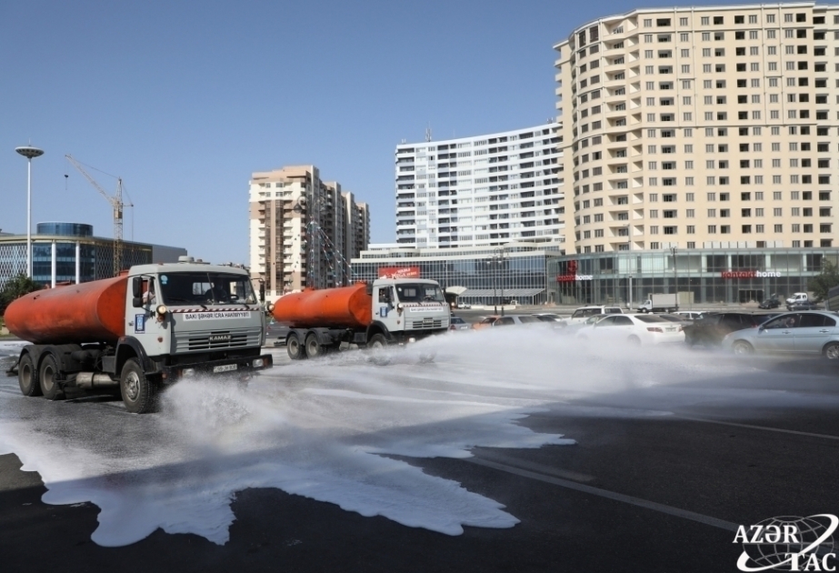 Los trabajos de desinfección se están llevando a cabo de nuevo en las calles de la capital
