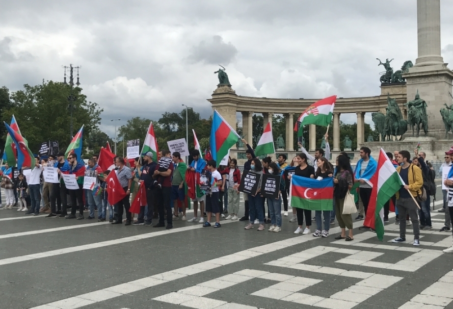 Budapeştdə erməni təcavüzünə qarşı kütləvi mitinq keçirilib VİDEO