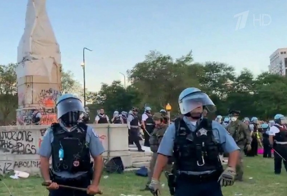 Çikaqoda etiraz aksiyası zamanı 18 polis əməkdaşı xəsarət alıb