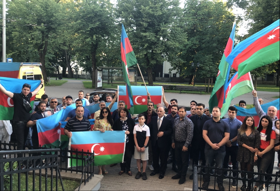 Наши соотечественники, живущие в Латвии, провели акцию протеста против военных провокаций Армении