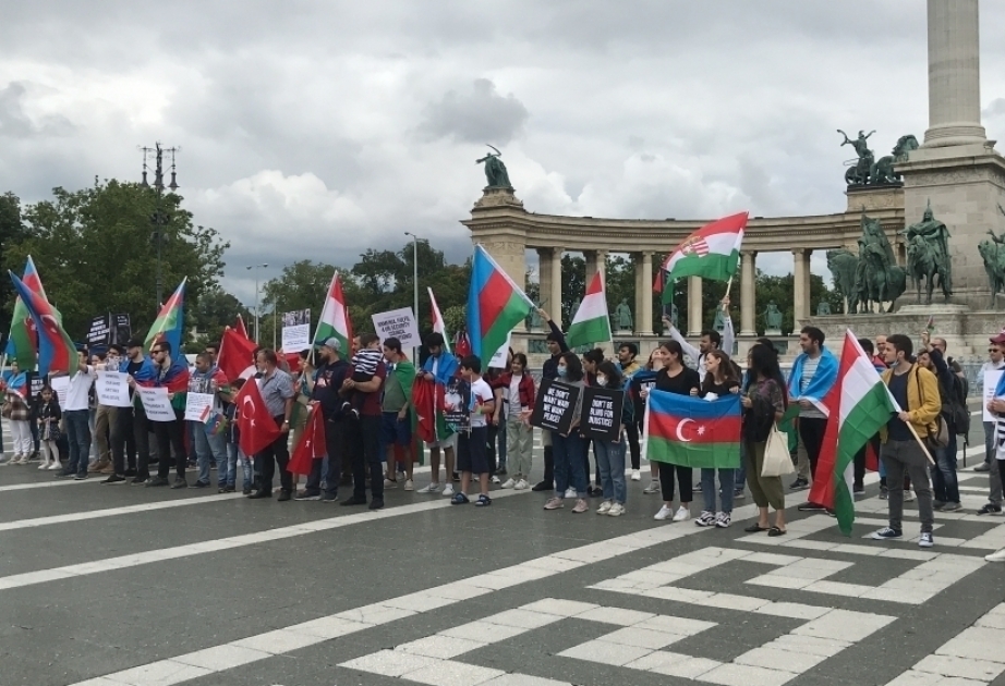 Budapest acoge un mitin masivo contra la agresión armenia
