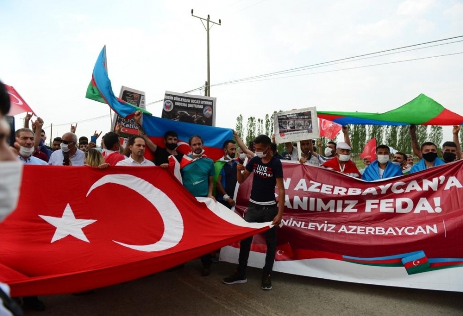 Türkiyə və Ermənistanın dövlət sərhədi yaxınlığında Azərbaycan ordusuna möhtəşəm dəstək aksiyası keçirilibVİDEO ​
