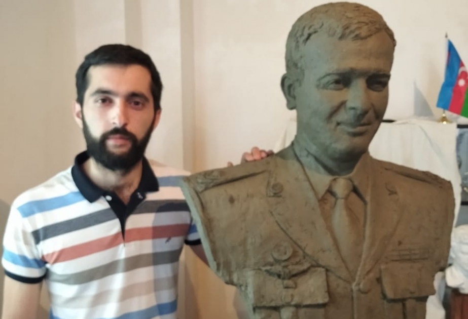 Beyləqanlı heykəltəraş şəhid general-mayor Polad Həşimovun büstünü hazırlayıbVİDEO