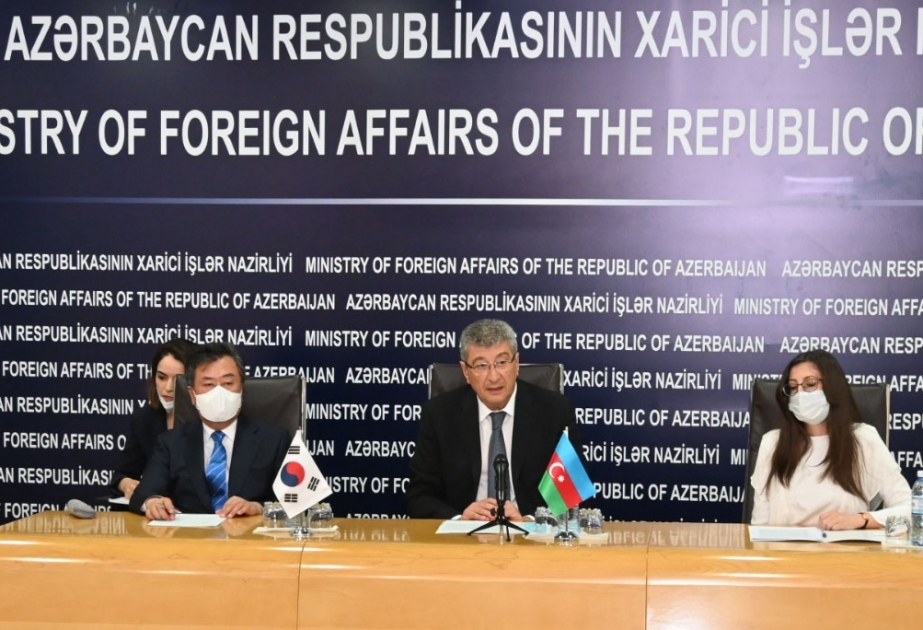 Koreya Respublikası tərəfindən Azərbaycana epidemiya əleyhinə yardım layihəsi çərçivəsində gətirilmiş tibbi maskaların təhvil-təslim mərasimi keçirilib