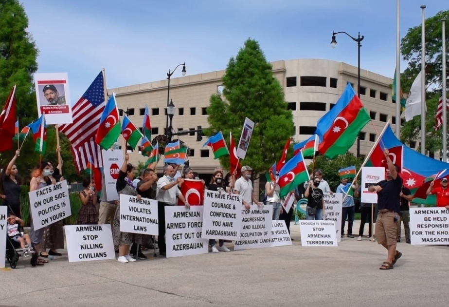 Miembros de la comunidad azerbaiyana celebraron una acción de apoyo al ejército en Skokie, Illinois