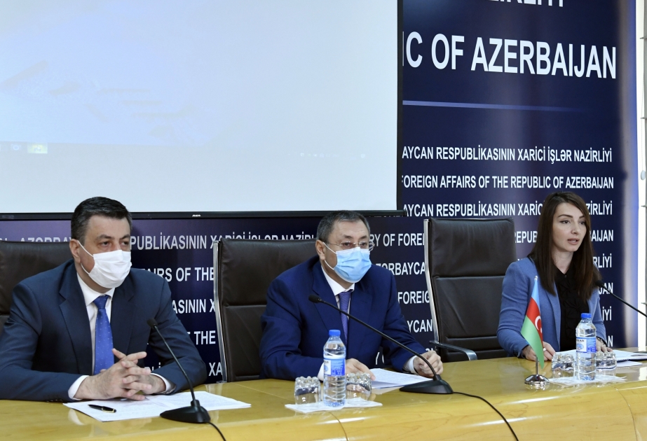 Portavoz: Se ha detenido a una persona de origen armenio que levantó la mano a la mujer azerbaiyana durante una manifestación en Los Ángeles