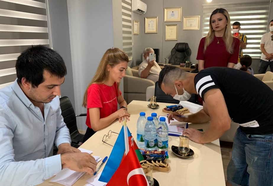 Antalyada yaşayan aztəminatlı azərbaycanlı ailələrə yardım edilib