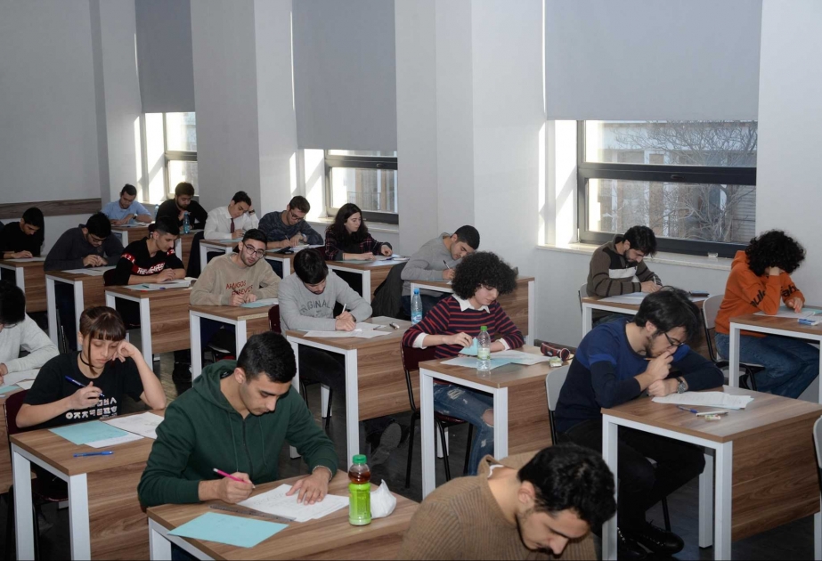 Azərbaycan-Fransız Universitetinin tələbələri Fransada magistratura təhsili üzrə təqaüd proqramını qazanıblar