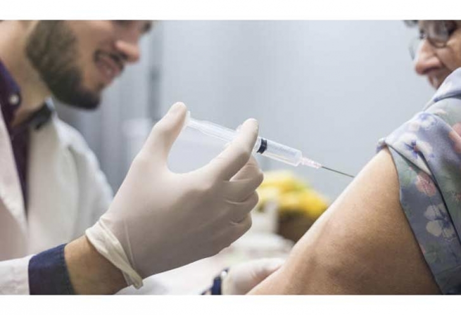 Reino Unido vacuna contra gripe en previsión de otra ola de Covid-19
