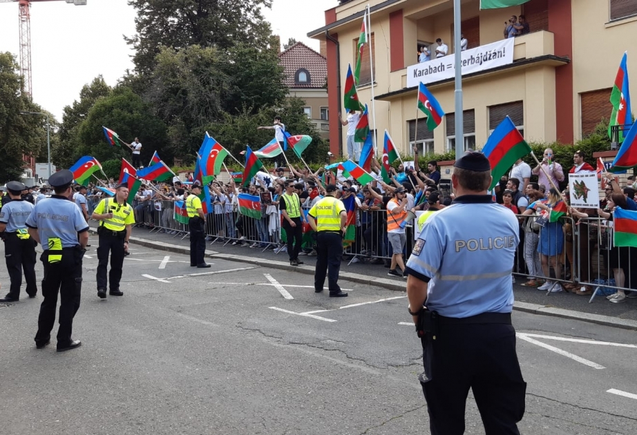 Praqada azərbaycanlıların aksiyası başlayıb