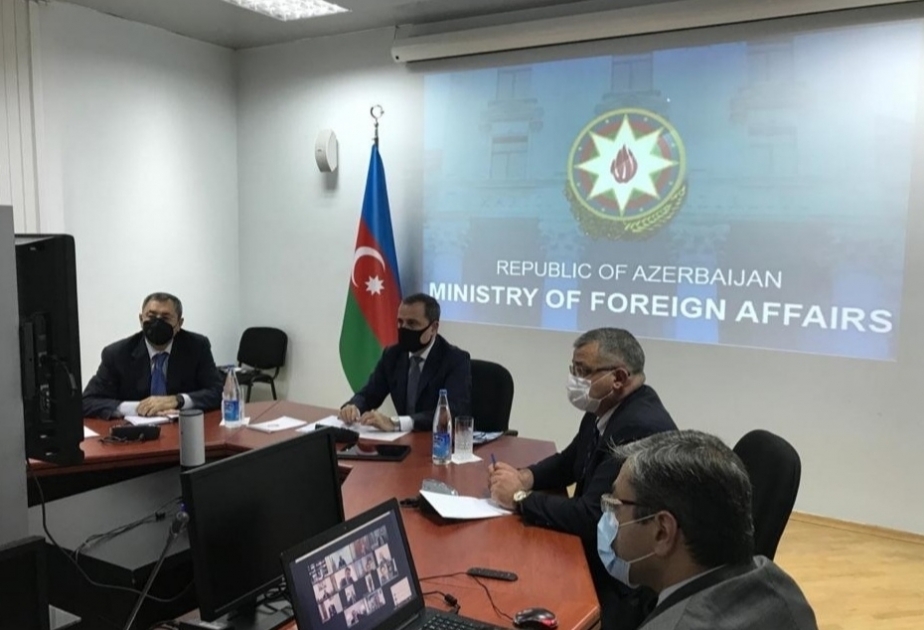 El canciller celebra una videoconferencia con los jefes de las misiones diplomáticas de Azerbaiyán en el extranjero