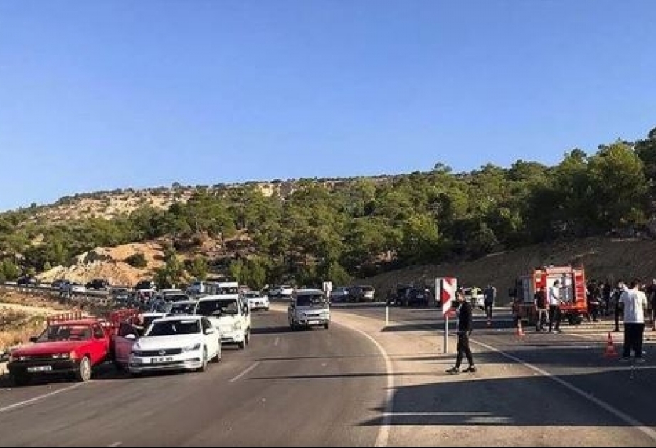 Hulusi Akar: İlkin məlumata görə, hərbçiləri daşıyan avtobus texniki nasazlıq səbəbindən aşıbVİDEO ​