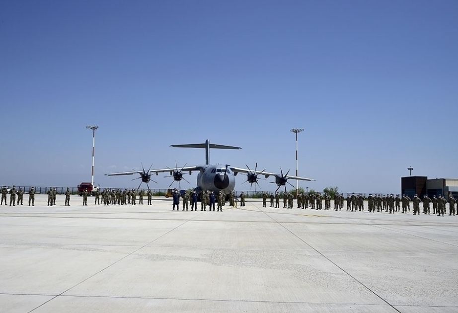 Se celebró una solemne ceremonia de bienvenida para el personal de las Fuerzas Armadas Turcas