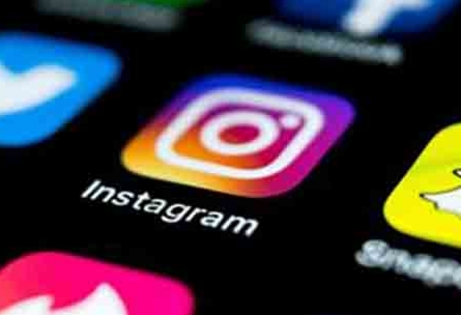 “Instagram”ın istifadəçiləri mobil tətbiqin ön kameranı gizli şəkildə aktivləşdirdiyini aşkar ediblər