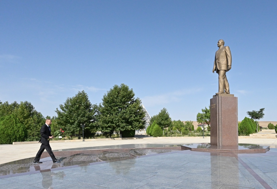 Поездка Президента Ильхама Алиева в Гобустанский район  Посещение памятника великому лидеру Гейдару Алиеву ОБНОВЛЕНО ВИДЕО