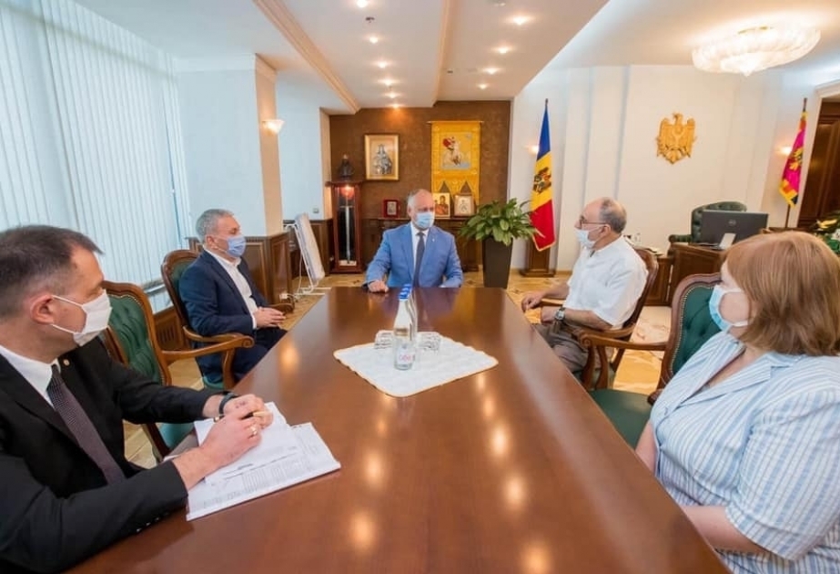 Dodon se reunió con representantes de las comunidades azerbaiyana y armenia
