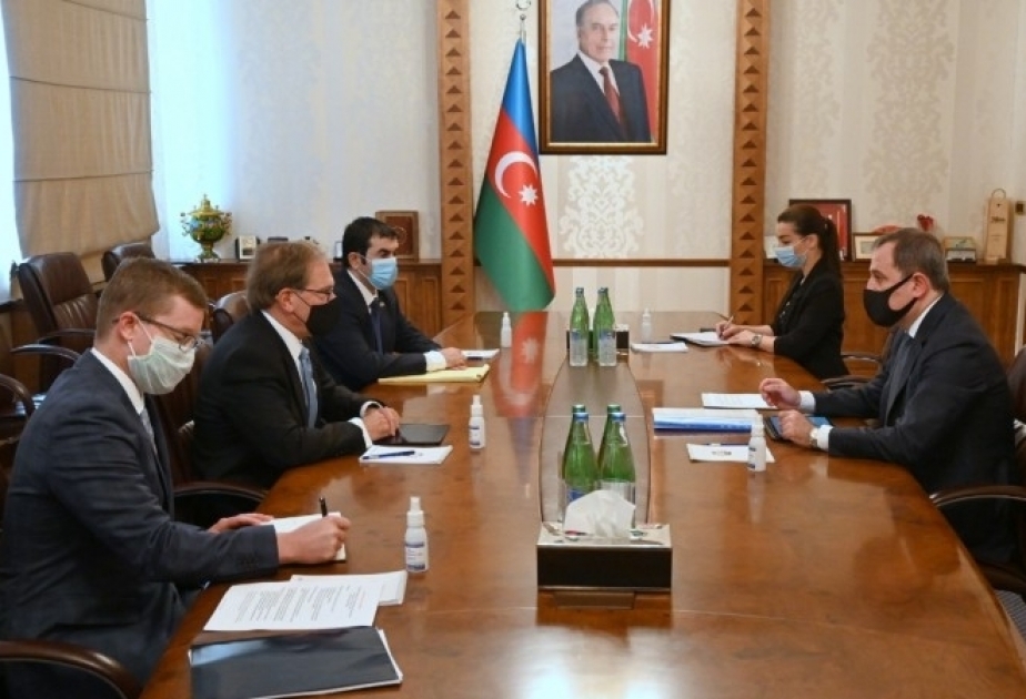 Canciller de Azerbaiyán se reúne con el embajador de EE.UU