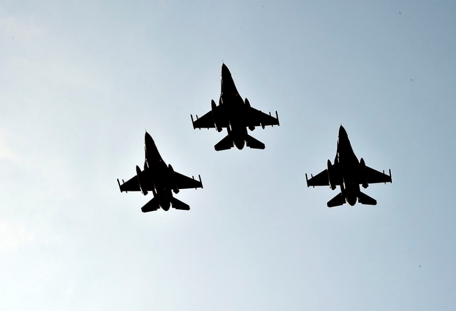 “TurAz Qartalı-2020” təlimlərində iştirak edəcək Türkiyənin F-16 təyyarələri Azərbaycana gəlib VİDEO