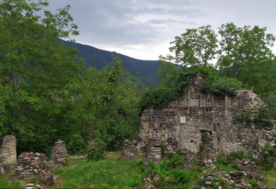 Qaxlı gənclər “Tarixdəki izimİZ” layihəsi çərçivəsində qədim abidələrlə tanış olurlar