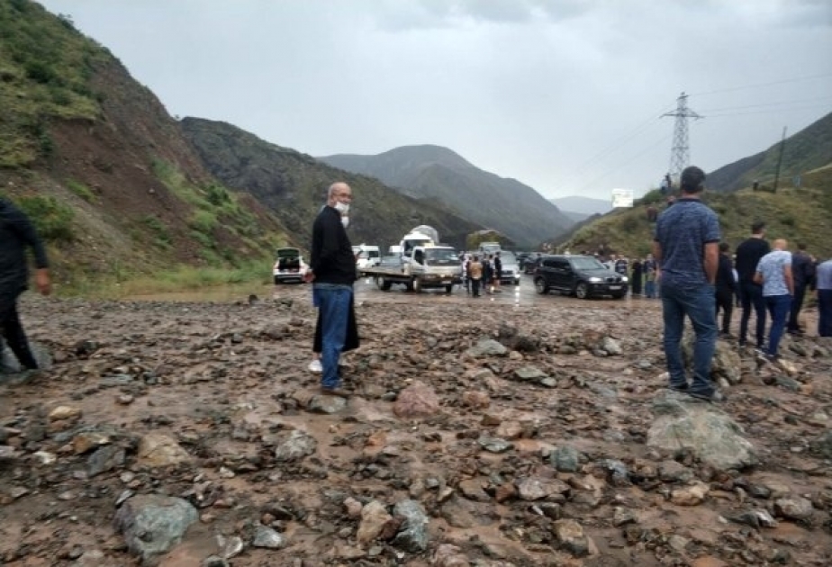 Türkiyənin Ərzurum-Artvin yolunda sel səbəbindən nəqliyyatın hərəkəti dayanıb