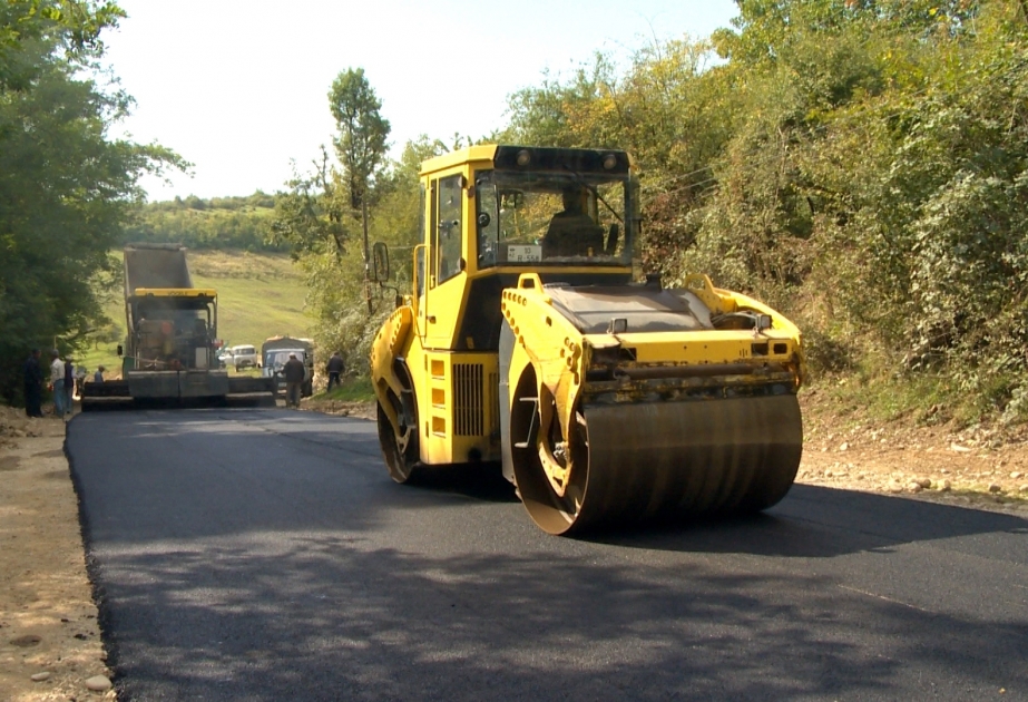 Qusarda 14 yaşayış məntəqəsini əhatə edən yolun yenidən qurulması davam edir