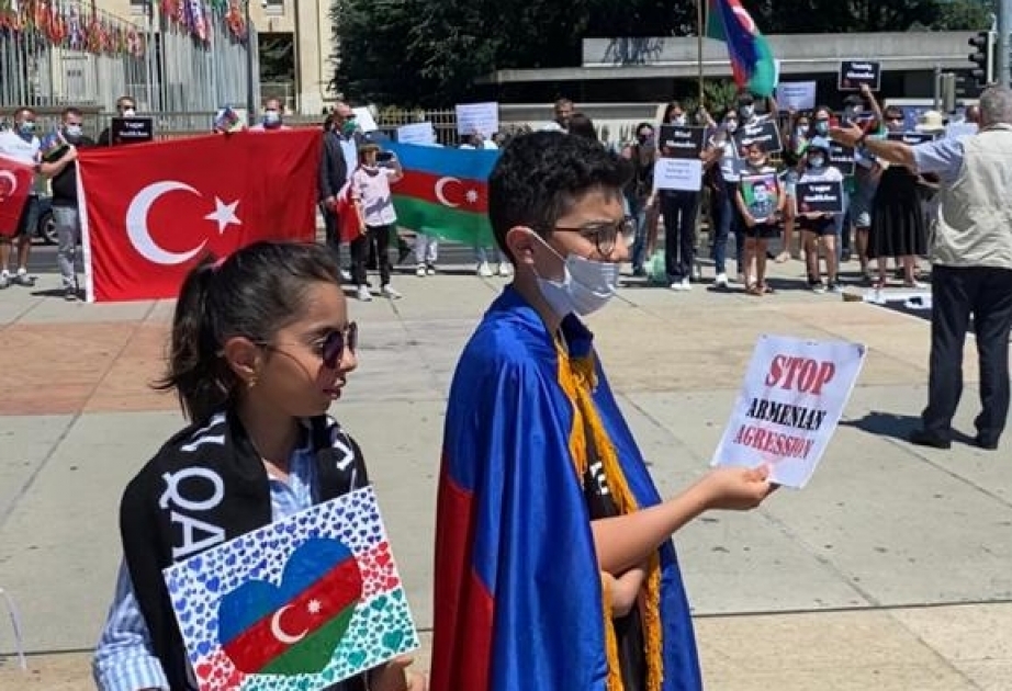 Gənc azərbaycanlı videobloqer Qarabağ həqiqətlərini həmyaşıdları arasında yayır VİDEO