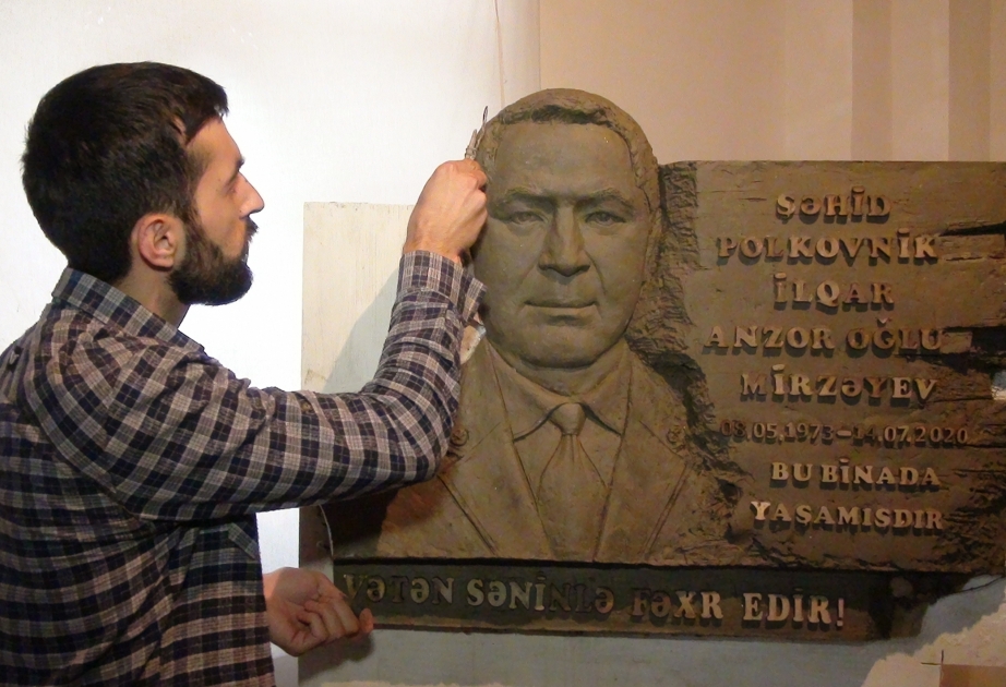 Joven escultor honra la memoria del héroe nacional