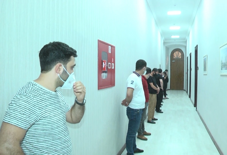Bakıda “40 pillə” restoranının karantin qaydalarını pozaraq fəaliyyət göstərdiyi məlum olub VİDEO